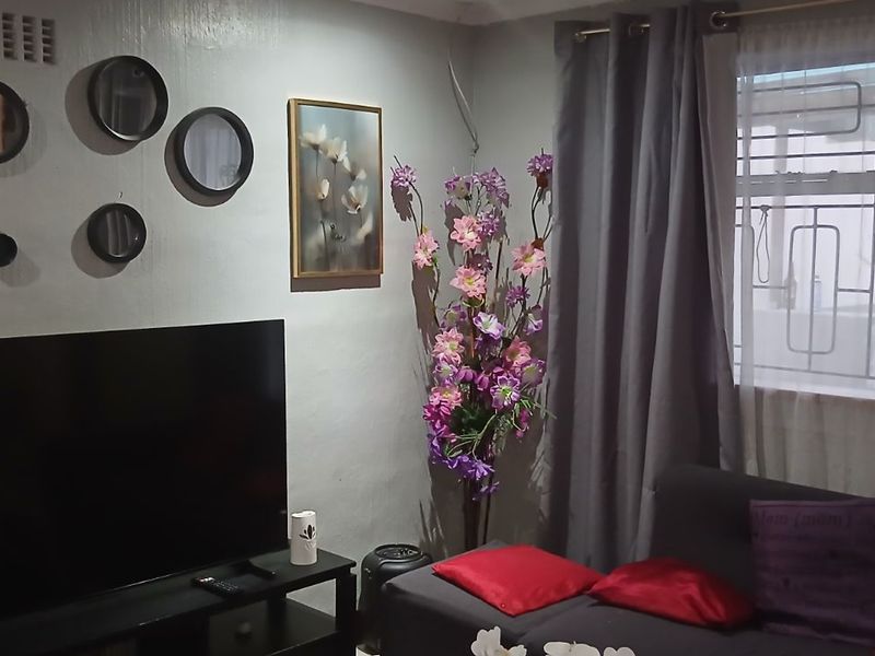 House For Sale in Portlands - Photo 7