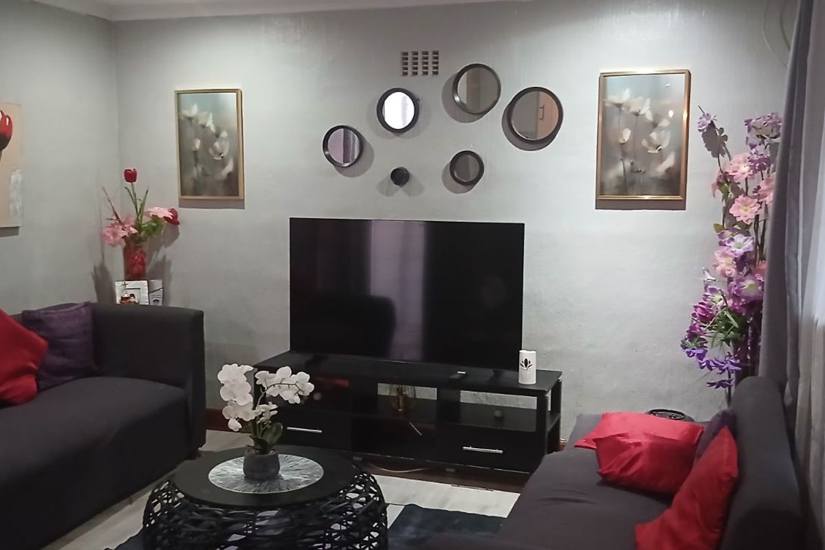 House For Sale in Portlands - Photo 5