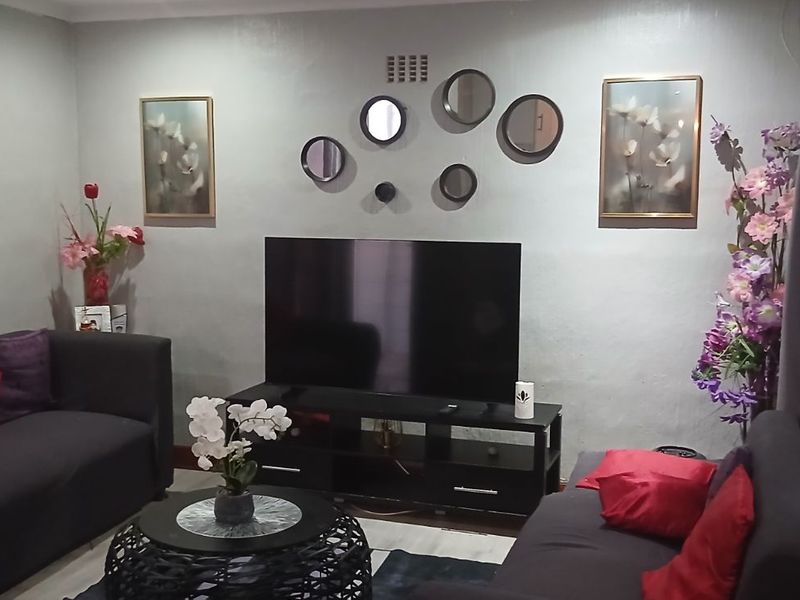 House For Sale in Portlands - Photo 6