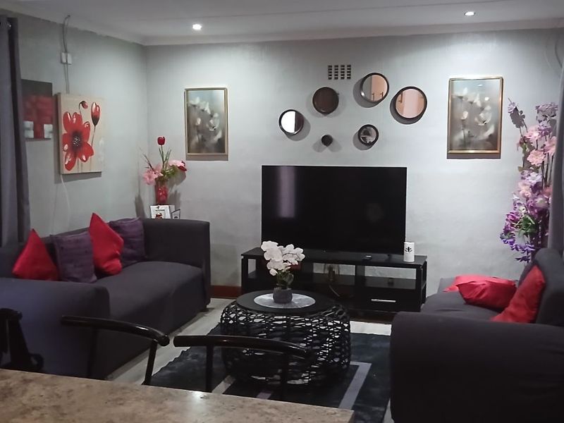 House For Sale in Portlands - Photo 5