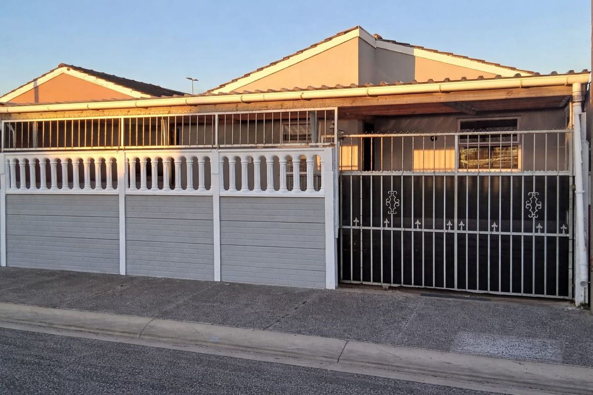 House For Sale in Portlands - Photo 2