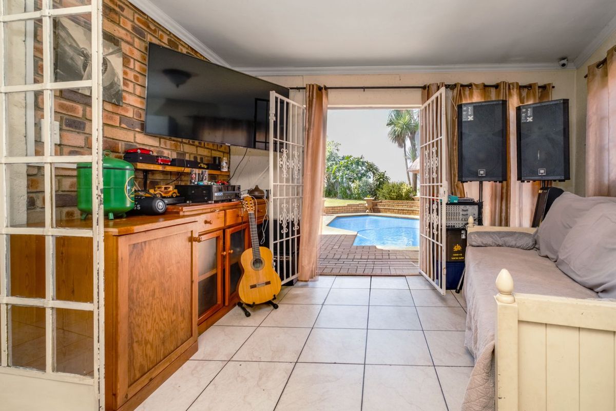 House For Sale in Florida - Photo 5