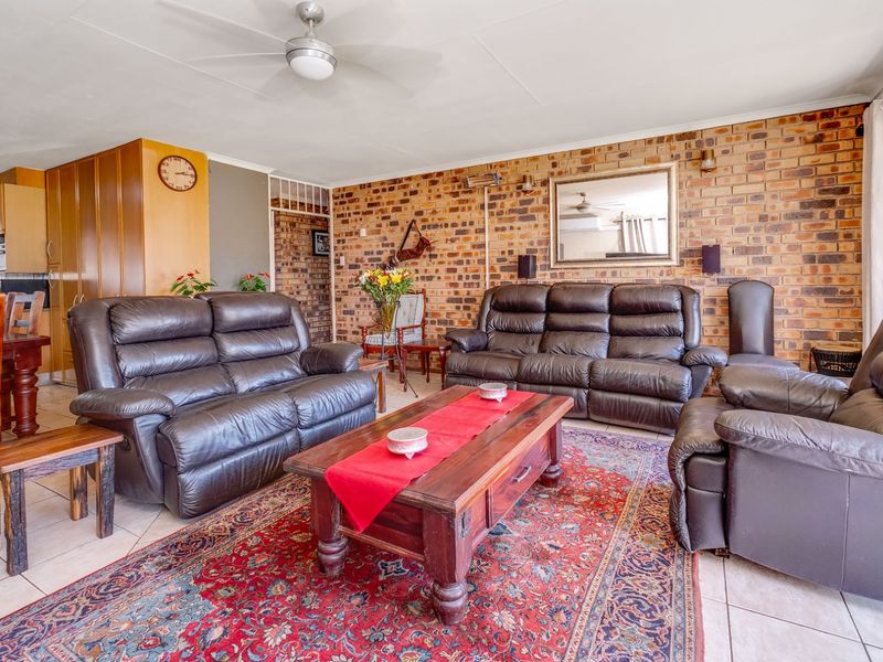 House For Sale in Florida - Photo 2