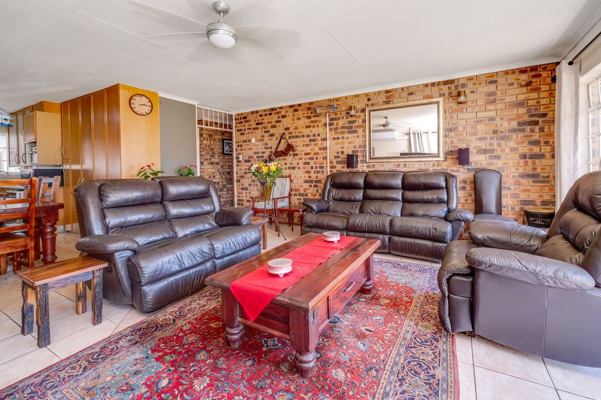 House For Sale in Florida - Photo 2