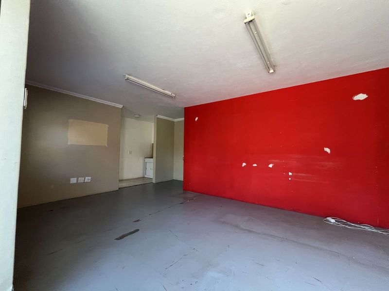 Industrial To Rent in N4 Gateway Industrial Park - Photo 2