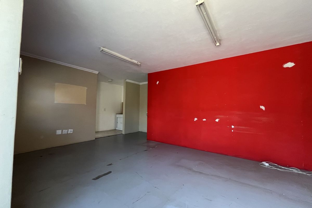 Industrial To Rent in N4 Gateway Industrial Park - Photo 2