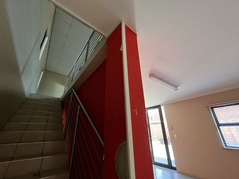 Industrial To Rent in N4 Gateway Industrial Park - Photo 4