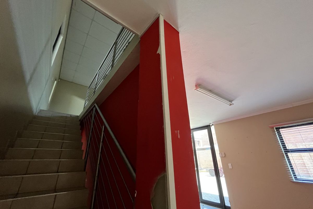 Industrial To Rent in N4 Gateway Industrial Park - Photo 4