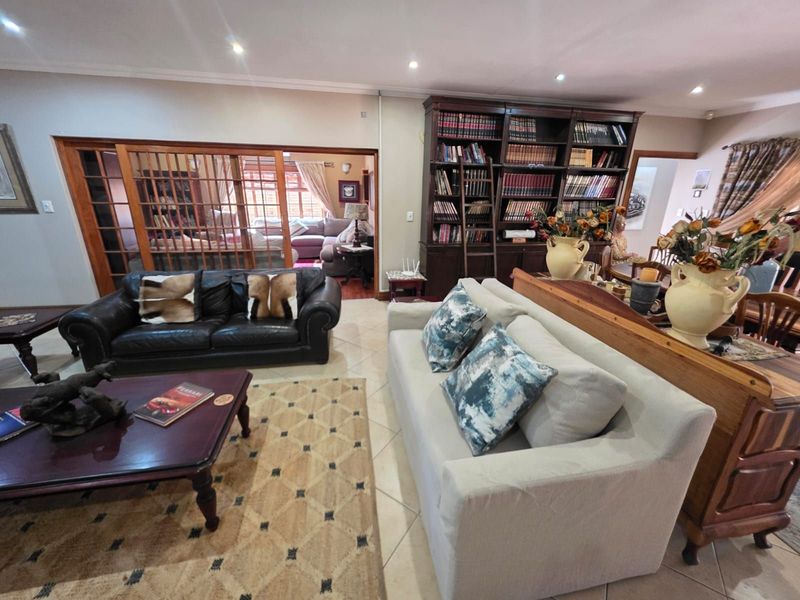 House For Sale in Hillcrest - Photo 3