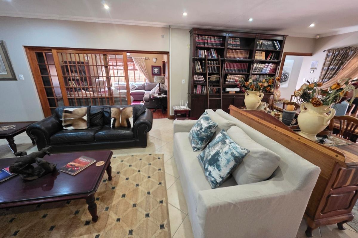 House For Sale in Hillcrest - Photo 3