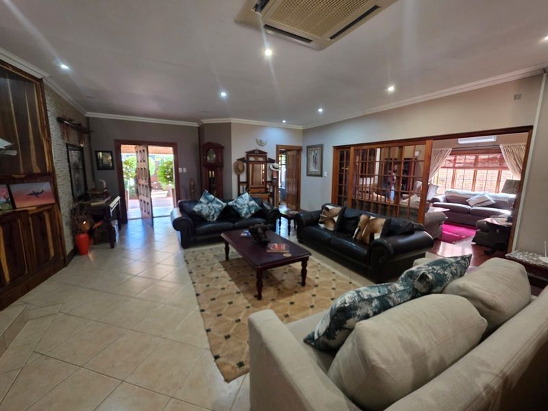 House For Sale in Hillcrest - Photo 5