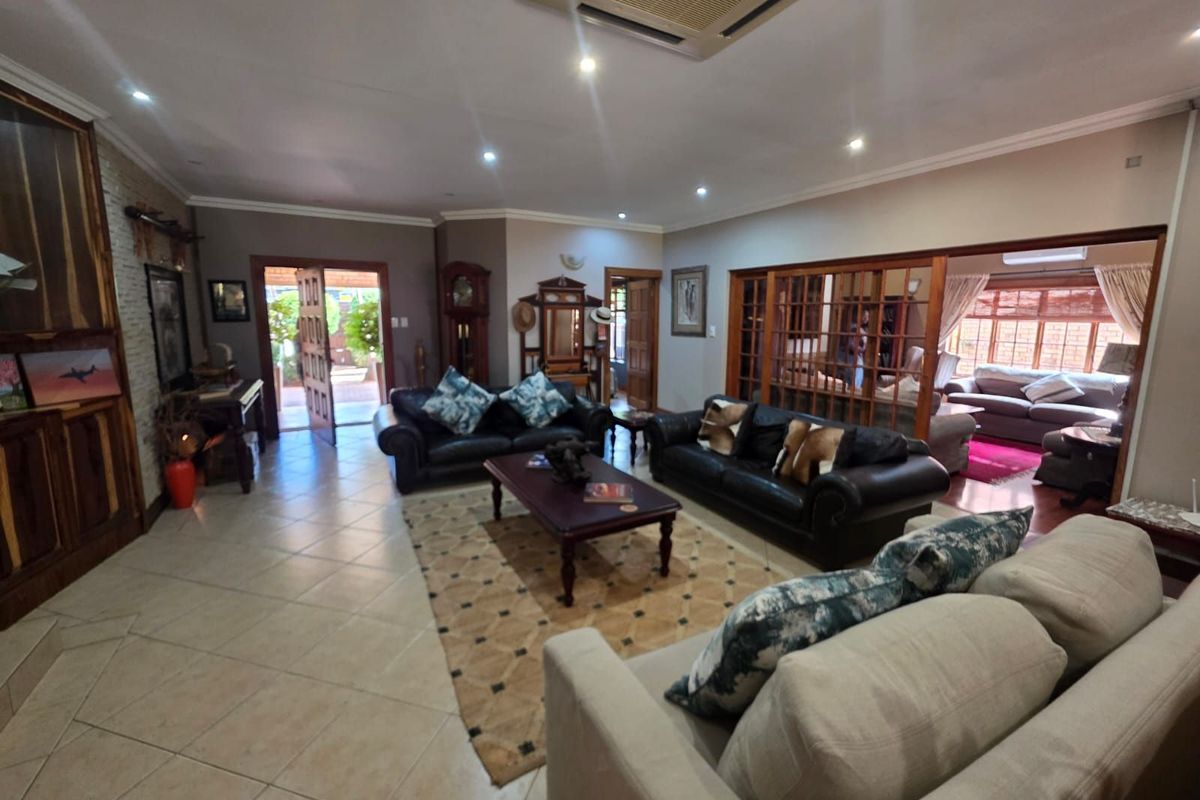 House For Sale in Hillcrest - Photo 5