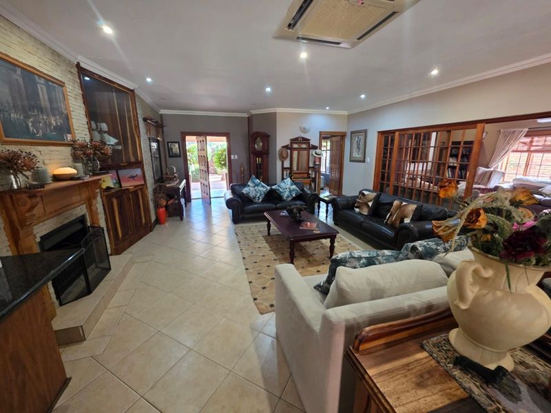 House For Sale in Hillcrest - Photo 4