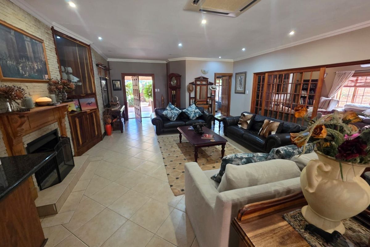 House For Sale in Hillcrest - Photo 4