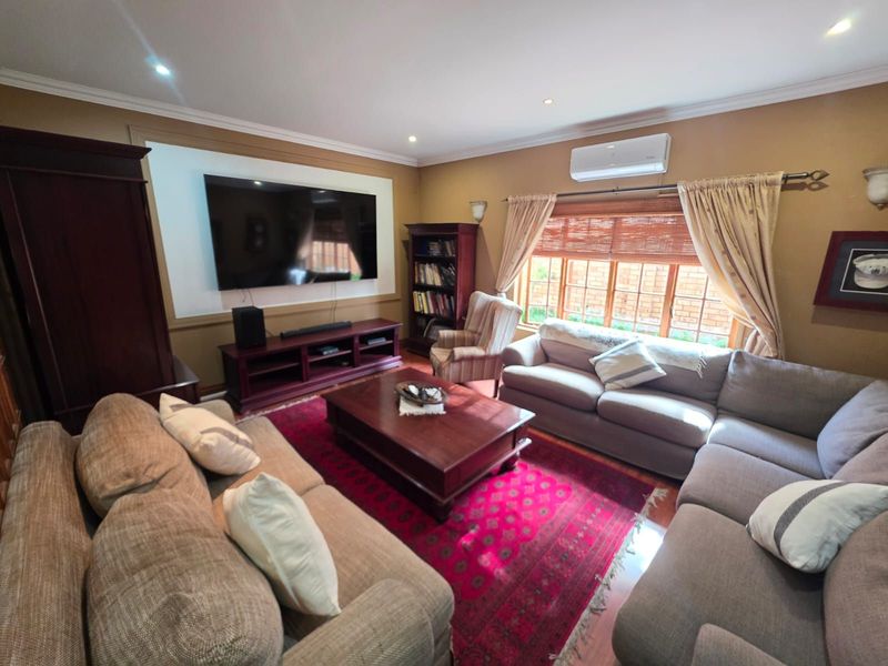 House For Sale in Hillcrest - Photo 7