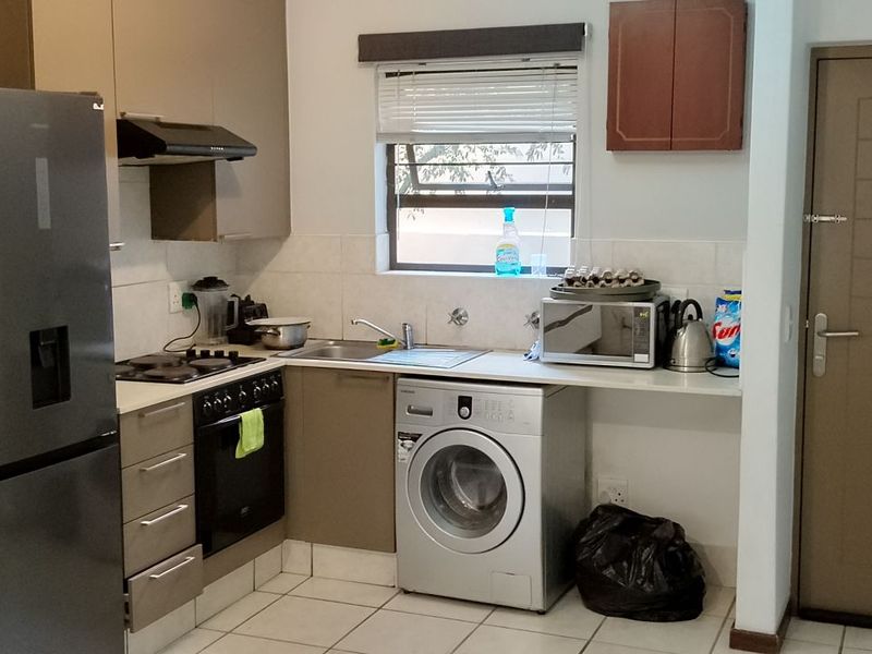 Apartment To Rent in Paulshof - Photo 6