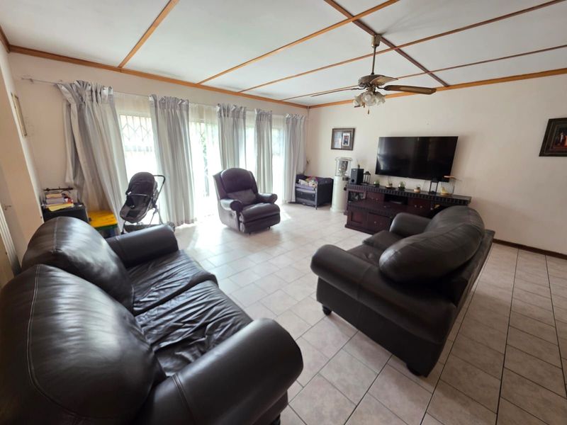 House For Sale in Royldene - Photo 4