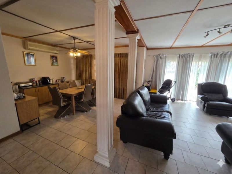 House For Sale in Royldene - Photo 5