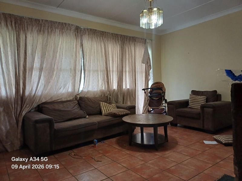 House For Sale in Songloed - Photo 4