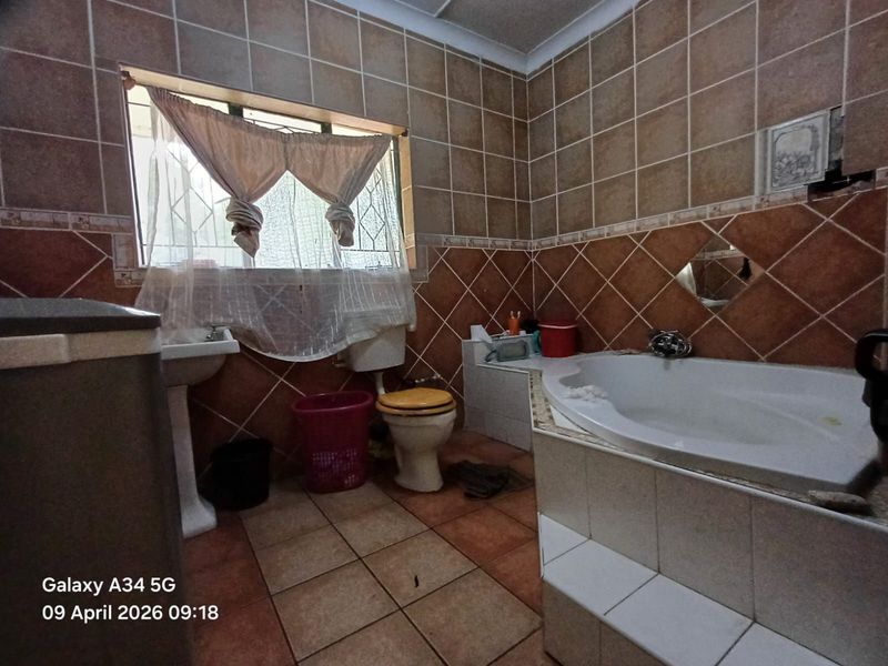 House For Sale in Songloed - Photo 10