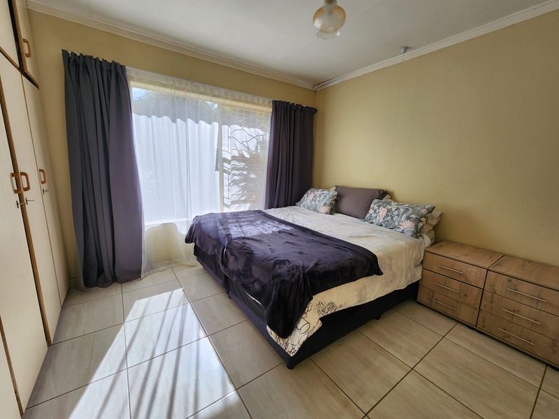Townhouse For Sale in Royldene - Photo 10