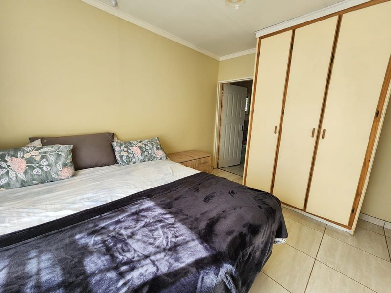 Townhouse For Sale in Royldene - Photo 7