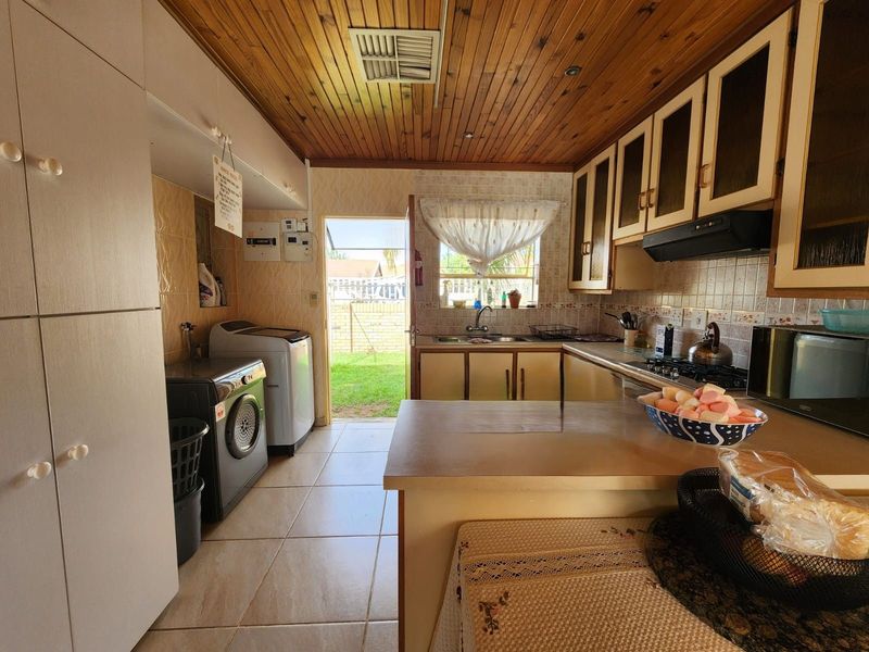 Townhouse For Sale in Royldene - Photo 5