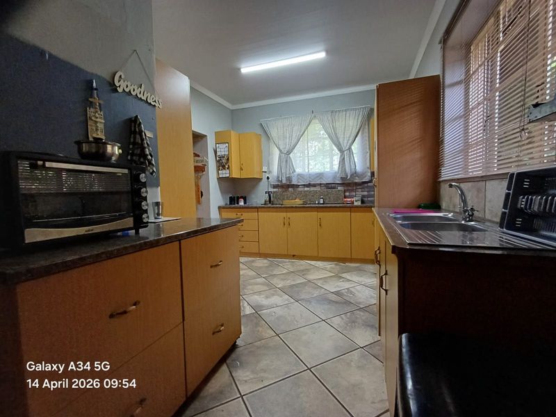 House For Sale in Stilfontein Ext 1 - Photo 4