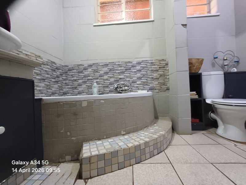 House For Sale in Stilfontein Ext 1 - Photo 9