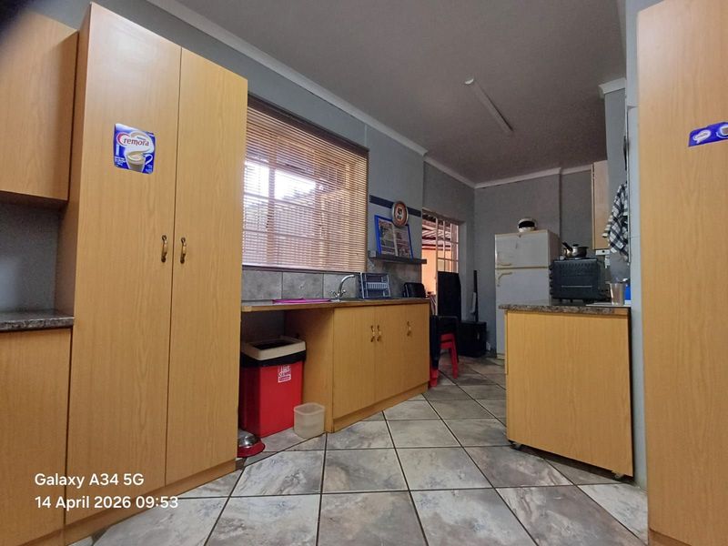 House For Sale in Stilfontein Ext 1 - Photo 3