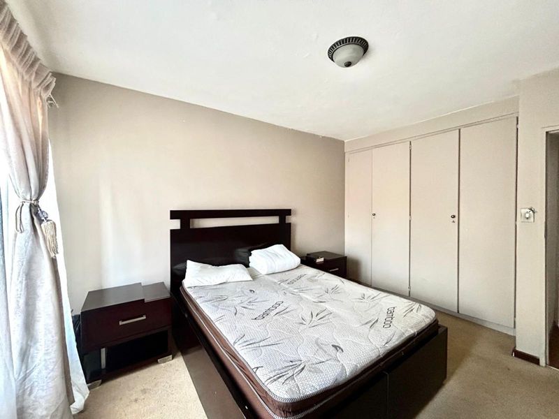 Townhouse To Rent in Faerie Glen - Photo 6