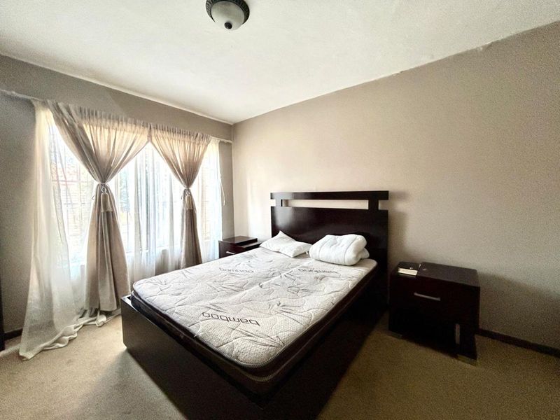 Townhouse To Rent in Faerie Glen - Photo 5