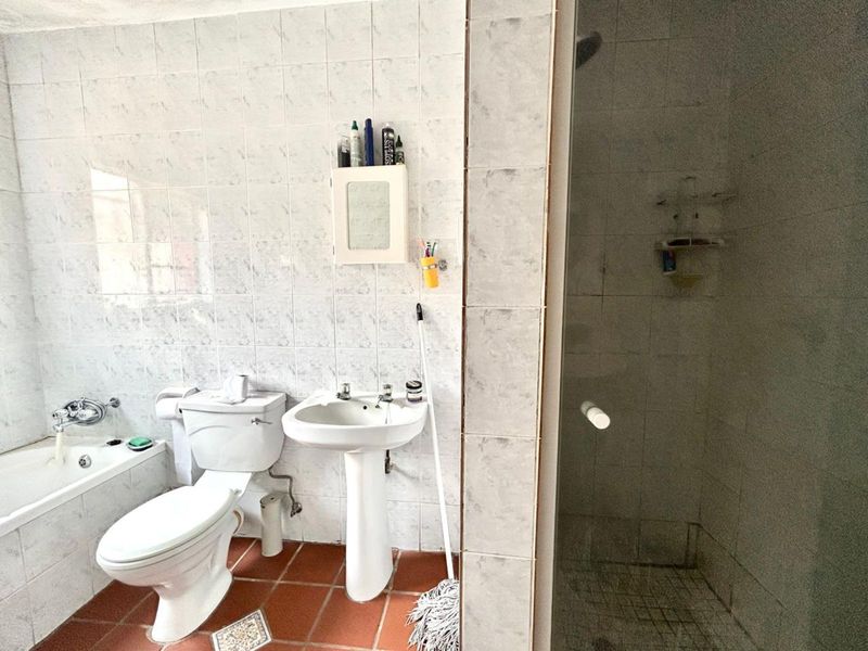 Townhouse To Rent in Faerie Glen - Photo 9