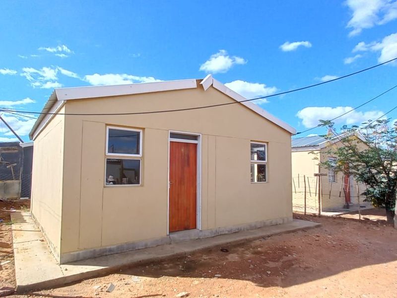 House For Sale in Calitzdorp Central - Photo 2