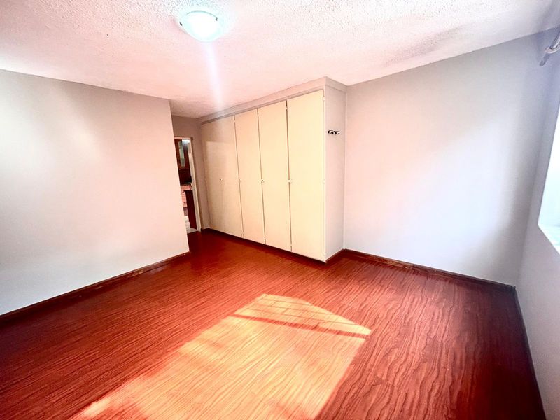 Townhouse To Rent in Garsfontein - Photo 9