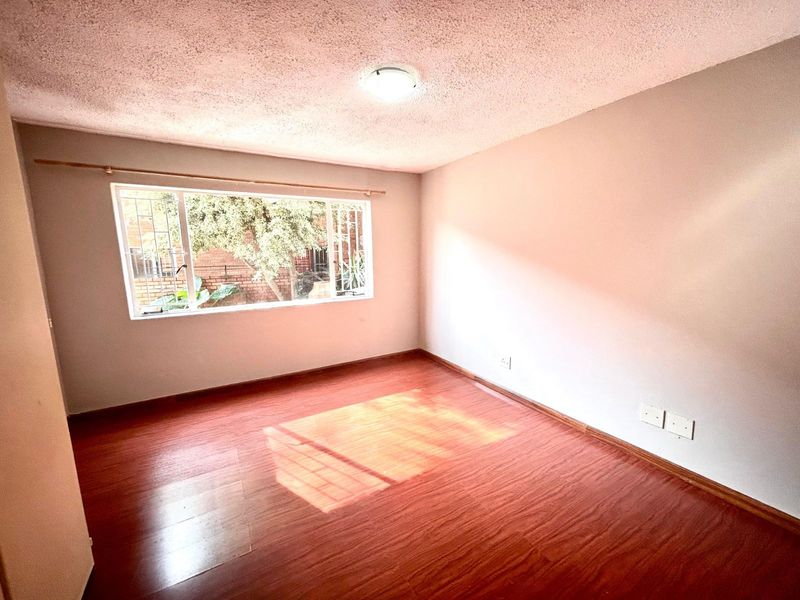 Townhouse To Rent in Garsfontein - Photo 7