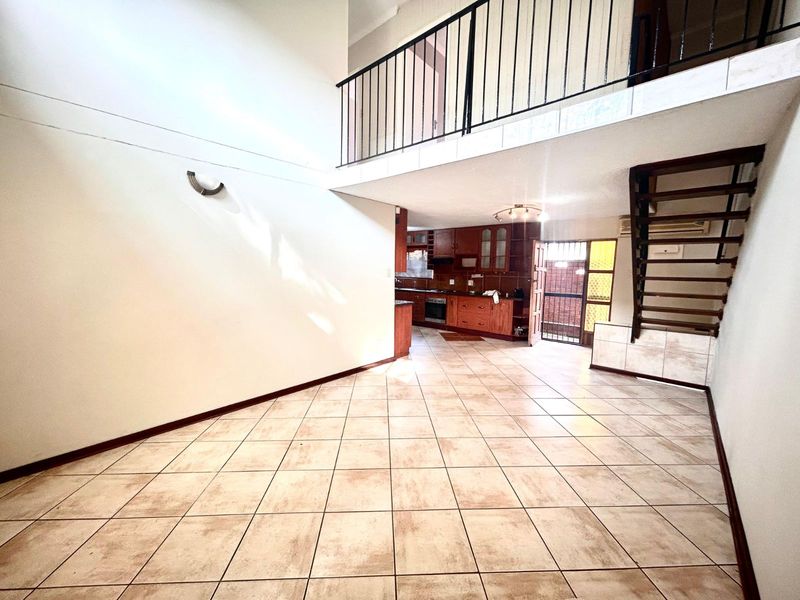 Townhouse To Rent in Garsfontein - Photo 6