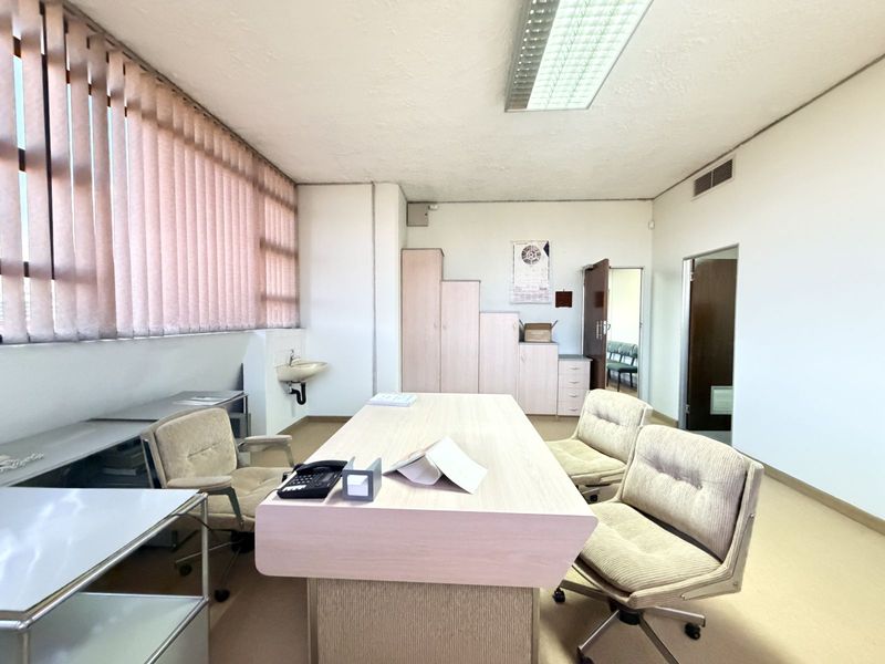 Office To Rent in Durban Central - Photo 3