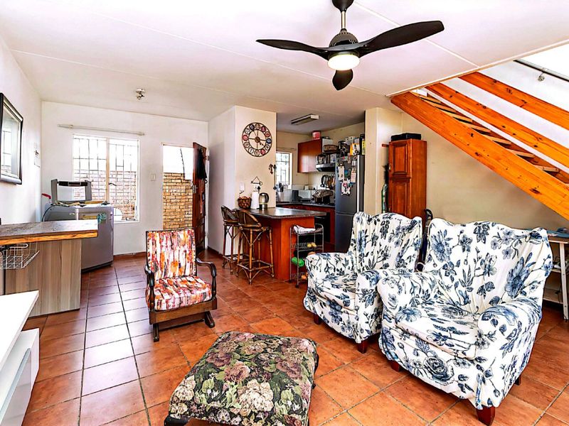 Townhouse For Sale in Strubensvallei - Photo 8