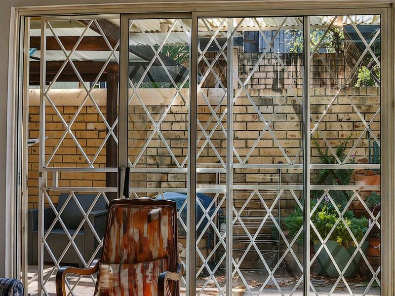 Townhouse For Sale in Strubensvallei - Photo 6