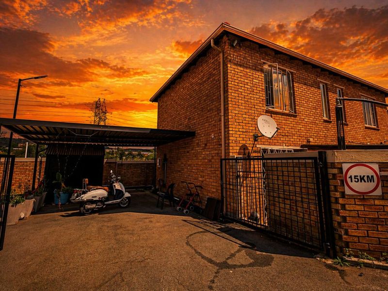 Townhouse For Sale in Strubensvallei - Photo 3