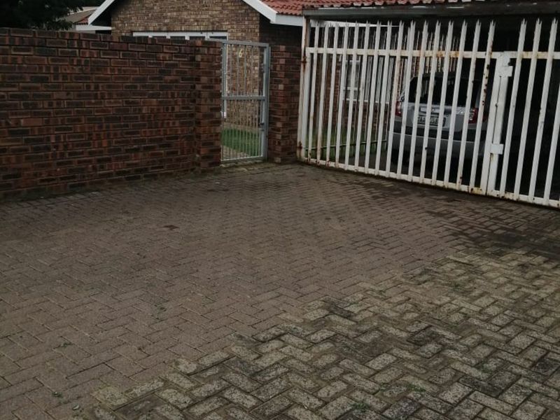 House For Sale in Reyno Ridge - Photo 3