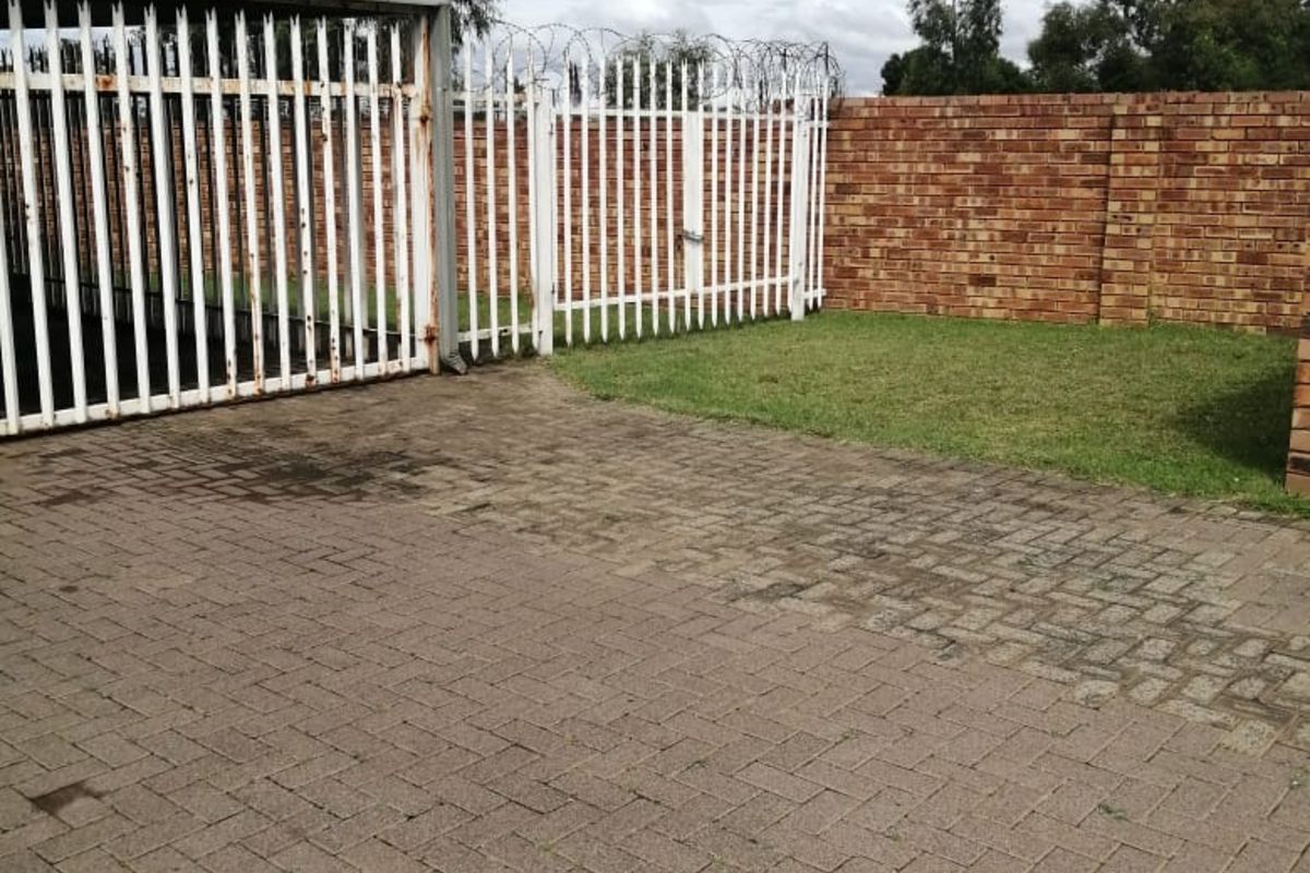 House For Sale in Reyno Ridge - Photo 2