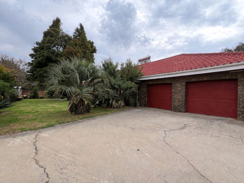 House For Sale in Ermelo Central - Photo 2