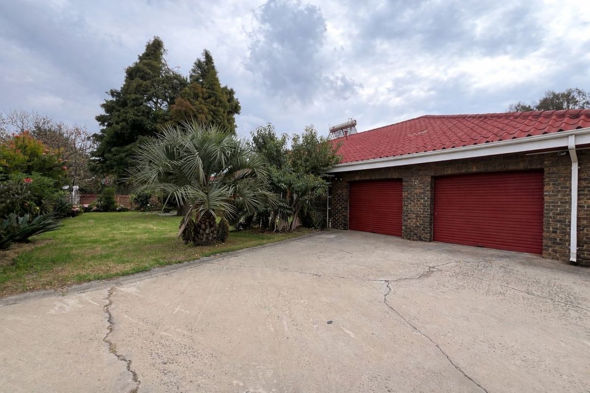 House For Sale in Ermelo Central - Photo 2