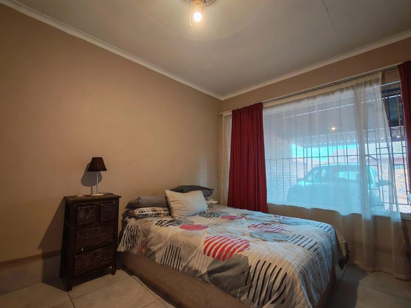 Townhouse For Sale in Birch Acres - Photo 9