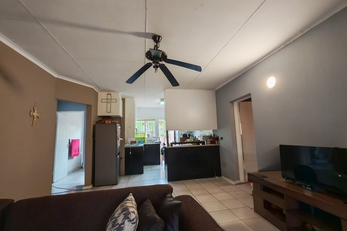 Townhouse For Sale in Birch Acres - Photo 2