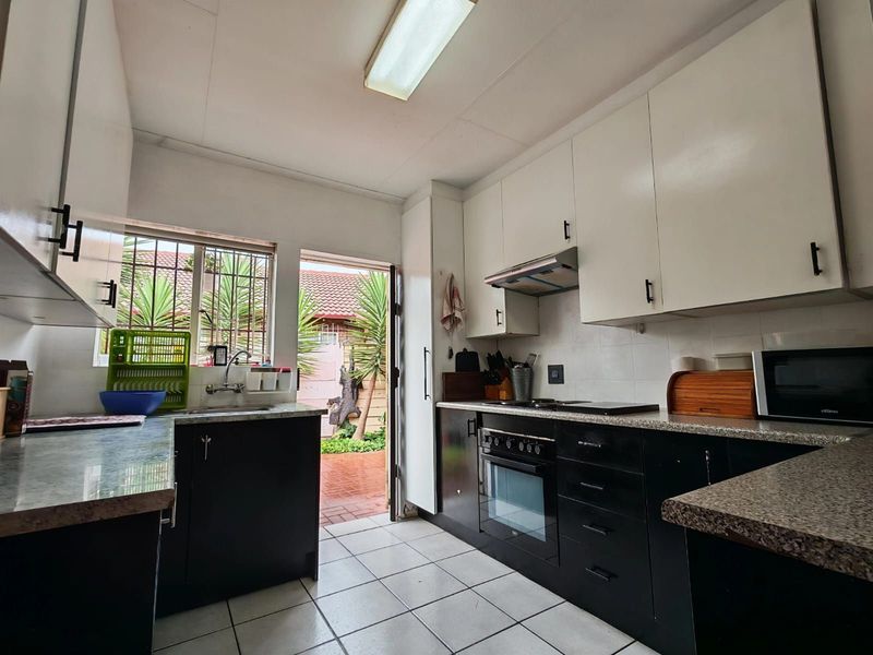 Townhouse For Sale in Birch Acres - Photo 6