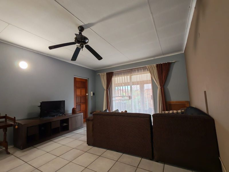 Townhouse For Sale in Birch Acres - Photo 4