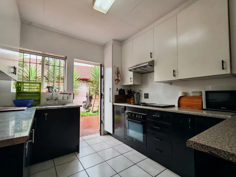 Townhouse For Sale in Birch Acres - Photo 5